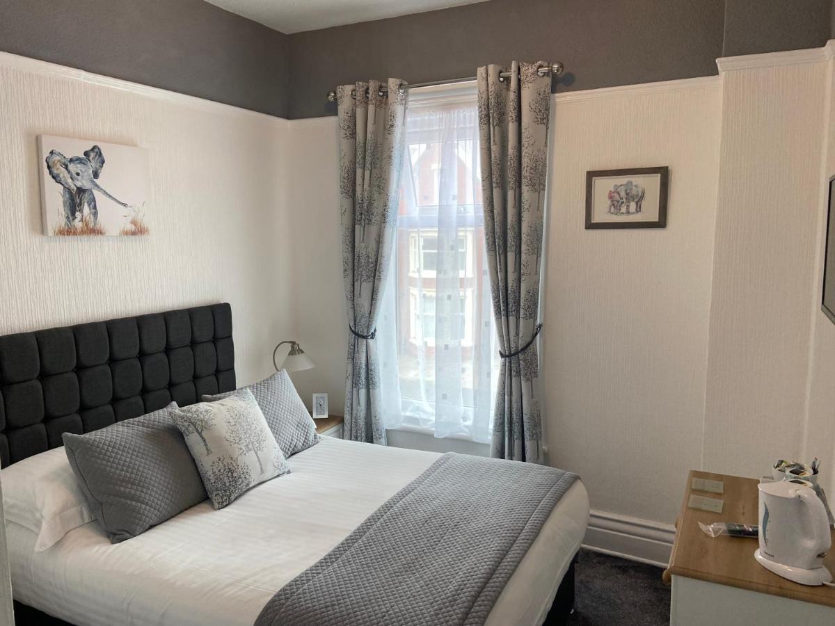 The Beechcliffe Hotel - Over 35'S Only Blackpool Bagian luar foto