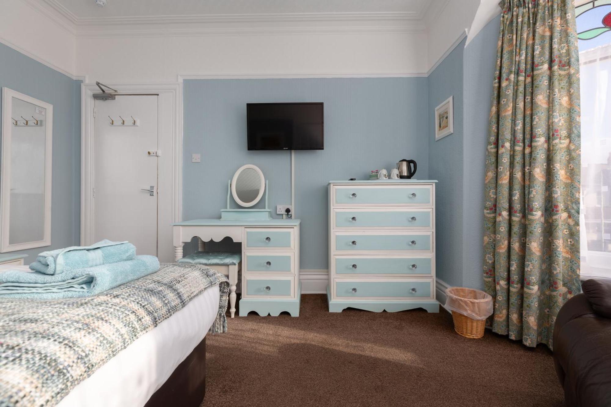 The Beechcliffe Hotel - Over 35'S Only Blackpool Bagian luar foto