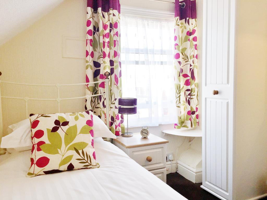 The Beechcliffe Hotel - Over 35'S Only Blackpool Bagian luar foto